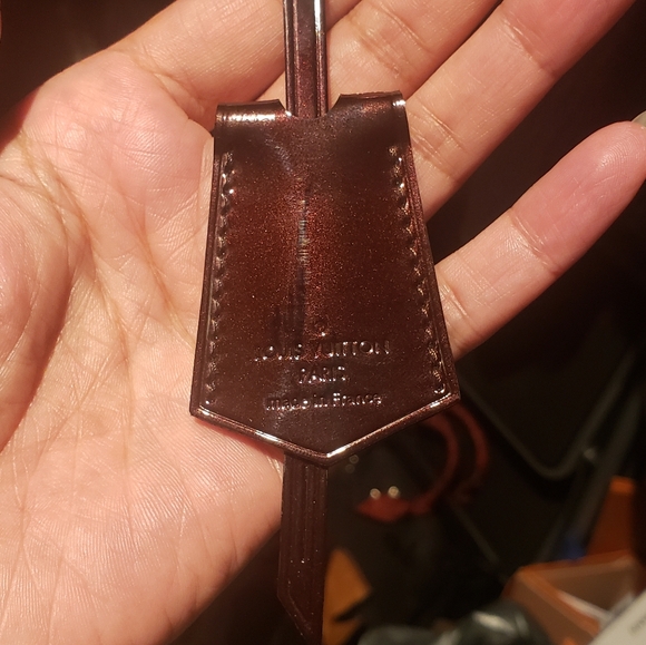 Authentic Louis Vuitton Amarante Vernis Clochette - Picture 5 of 6